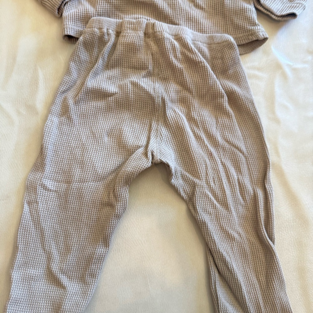 H&M neutral shirt and pant set - Picture 6 of 10
